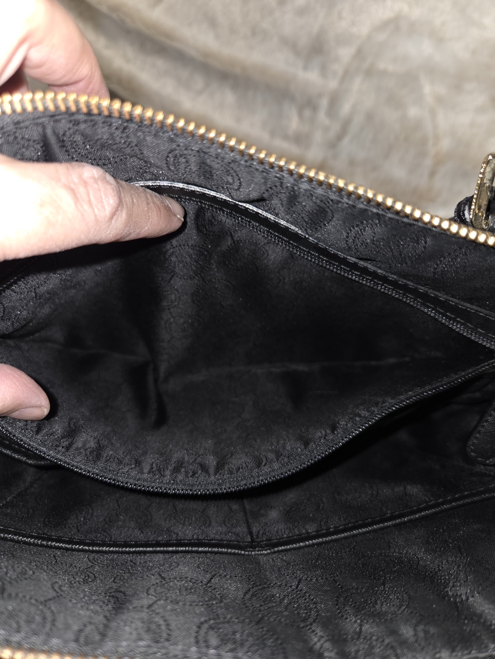 Michael Kors Charlotte Large Top Zip Tote - Picture 12 of 16